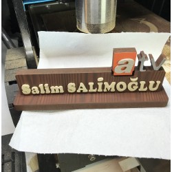 Kişiye Özel - Ahşap El İşçilikli Masa İsimliği Klasik Tasarım